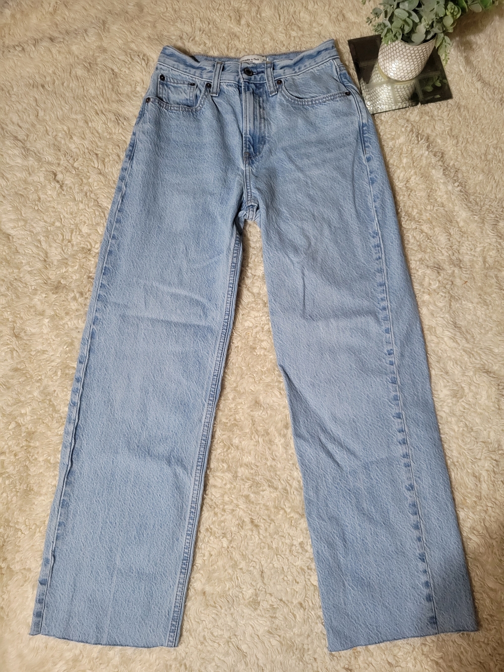 Abercrombie High Rise Loose Jean Light Blue Cotton Lyocell Blend W23 X L26 - Picture 2 of 16